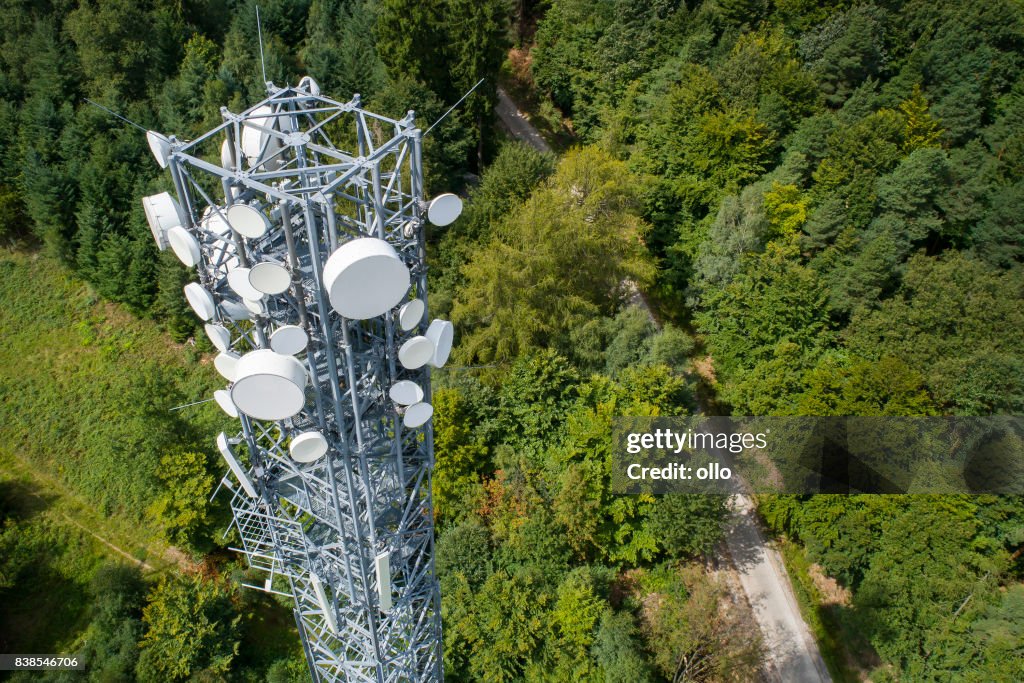 Communications tower