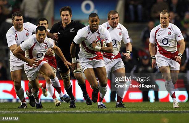 Delon Armitage of England runs with the ball during the Investec Challenge match between England and New Zealand at Twickenham on November 29, 2008...