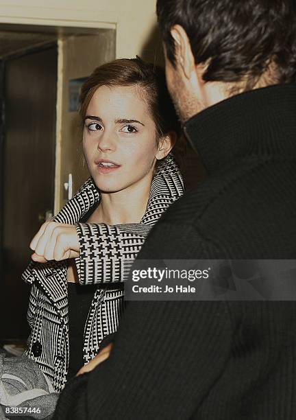 Emma Watson arrives at the UK premiere of Ano Una at Curzon Renoir Cinema on November 29, 2008 in London, England.