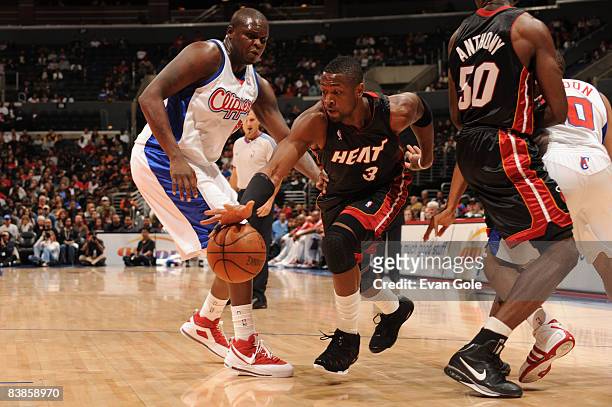 Dwyane Wade of the Miami Heat drives past Zach Randolph of the Los Angeles Clippers during their game at Staples Center on November 29, 2008 in Los...