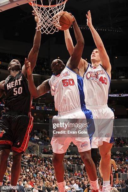 Zach Randolph of the Los Angeles Clippers pulls down a rebound during the game against the Miami Heat at Staples Center on November 29, 2008 in Los...