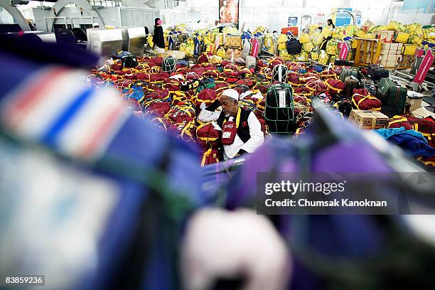 Thai muslim pilgrim sits amongst luggage at Suvarnabhumi airport on November 30, 2008 in Bangkok, Thailand. Nearly 100,000 passengers have missed...