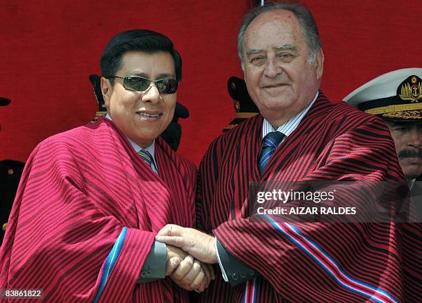 Bolivian Defence Minister Walker San Miguel and his Peruvian counterpart Antero Flores Araoz shake hands during a ceremony held on November 30, 2008...