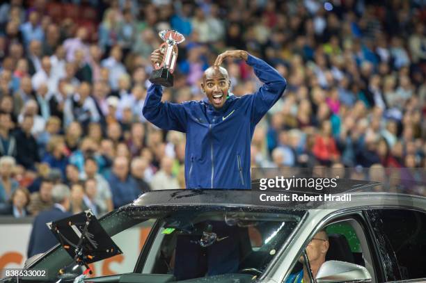 Mo Farah of Great Britain celebrates with the diamond trophy during the Diamond League Athletics meeting 'Weltklasse' on August 24, 2017 at the...