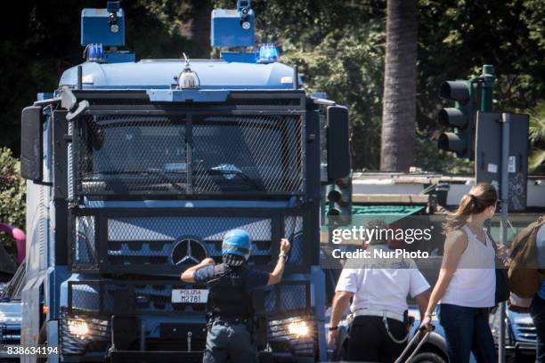 The police evict refugees who camped in Piazza Indipendenza Gardens after their eviction from an occupied building in Piazza Indipendenza, on August...