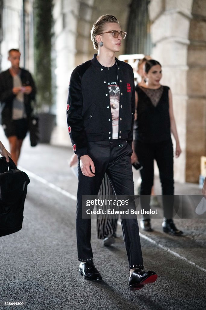 Street Style - Paris Fashion Week - Menswear Spring/Summer 2018 : Day One