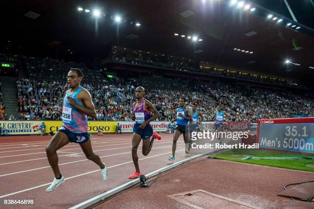 Mo Farah of Great Britain competes in the MenÕs 5000 metres during the Diamond League Athletics meeting 'Weltklasse' on August 24, 2017 at the...