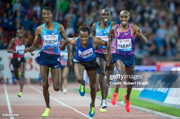 Mo Farah of Great Britain competes in the MenÕs 5000 metres during the Diamond League Athletics meeting 'Weltklasse' on August 24, 2017 at the...