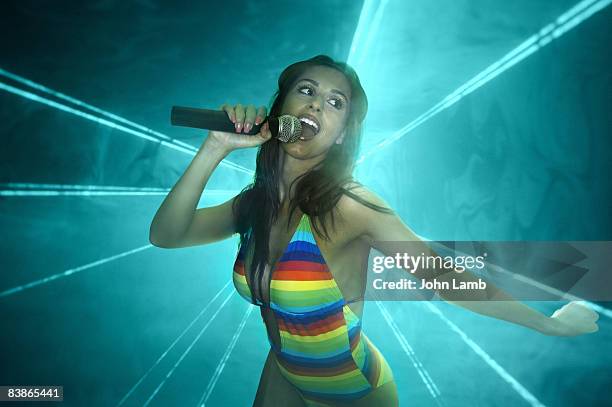 singing girl with lasers - boygroup stock-fotos und bilder