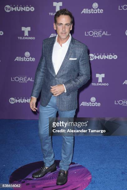 Carlos Ponce arrives at Telemundo's 2017 "Premios Tu Mundo" at American Airlines Arena on August 24, 2017 in Miami, Florida.