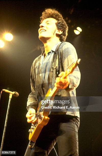 Springsteen 1975 Bruce Springsteen 1975 Photos and Premium High Res Pictures - Getty Images