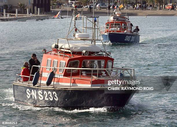 Two SNSM boat carrying relatives of the victims of the crash of the Air New Zealand aircraft go to the site of the crash on December 1, 2008 off...