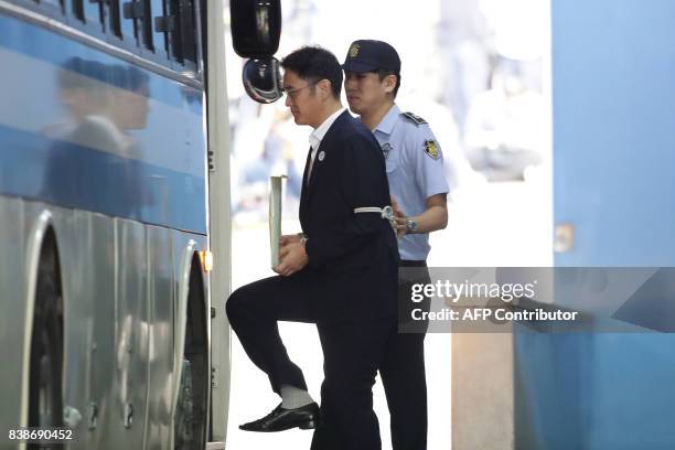 Samsung Group heir Lee Jae-yong leaves the Seoul Central District Court in Seoul on August 25, 2017. The heir to the Samsung business empire, which...