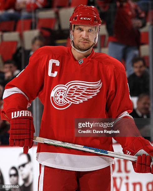 Nicklas Lidstrom of the Detroit Red Wings gets ready for the faceoff during a NHL game against the Montreal Canadiens on November 26, 2008 at Joe...