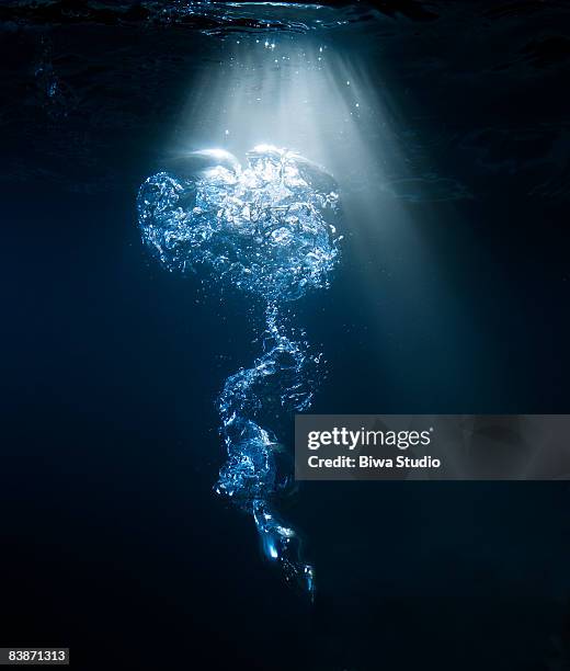 bubble on spot light in dark water - immersion stock pictures, royalty-free photos & images