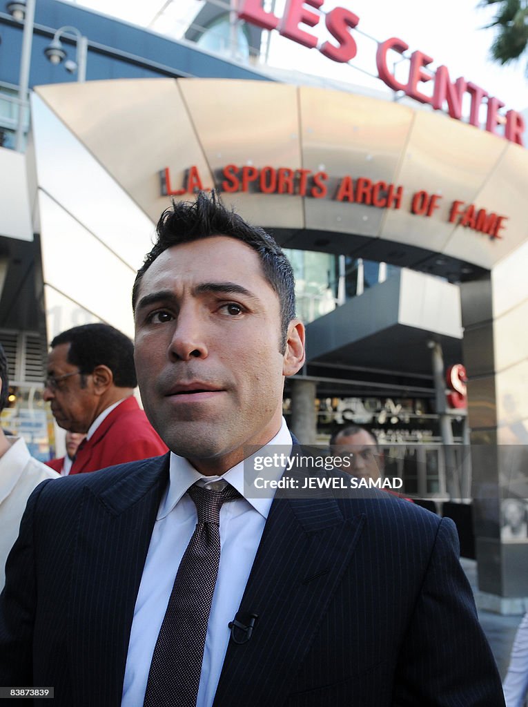 US Boxer Oscar De La Hoya Arrive To Unveil His Statue At The Staples us-boxer-oscar-de-la-hoya-arrive-to-unveil-his-statue-at-the-staples