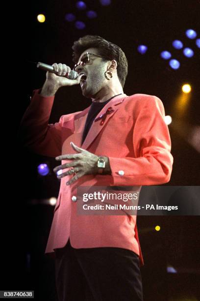 George Michael Instruments George Michael From 1992 Photos and Premium High Res Pictures - Getty ...