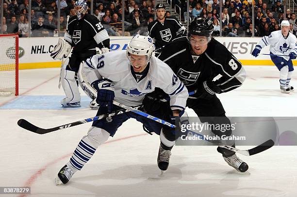 Dominic Moore of the Toronto Maple Leafs fights for position against Drew Doughty of the Los Angeles Kings during the game on December 1, 2008 at...