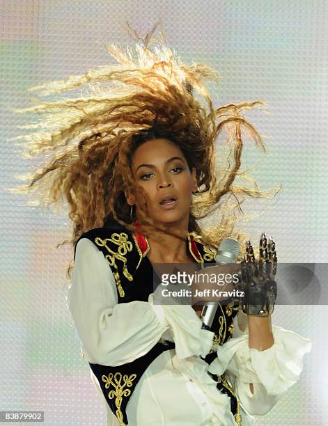 Singer Beyonce Knowles performs at the World Music Awards 2008 at the Monte Carlo Sporting Club on November 9, 2008 in Monte Carlo, Monaco.