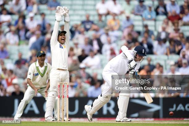 Pakistan wicket-keeper appeals to the umpire