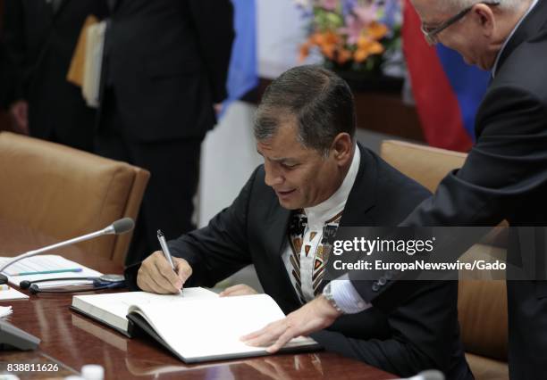 Secretary-General Antonio Guterres meets with Rafael Correa, President of Ecuador at the United Nations, January 13, 2017. .