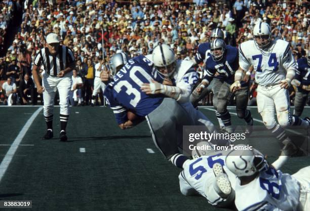 Runningback Dan Reeves of the Dallas Cowboys is stopped by linebacker Mike Curtis of the Baltimore Colts during Super Bowl V on January 17, 1971 at...