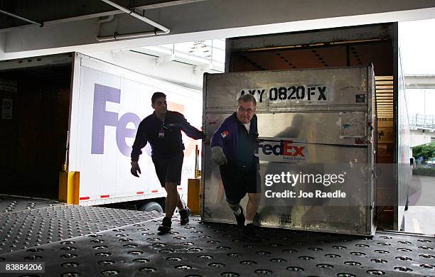 Fedex Container Packages Mailed Package Photos and Premium High Res Pictures - Getty Images
