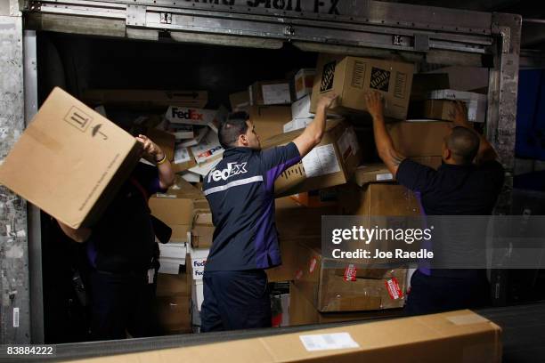 Fedex Container Packages Mailed Package Photos and Premium High Res Pictures - Getty Images