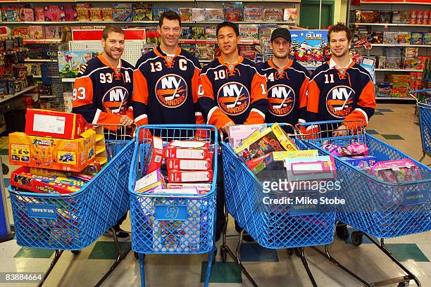 Doug Weight, Bill Guerin, Richard Park, Freddy Meyer and Andy Hilbert of the New York Islanders go shopping for children in the hospital during the...