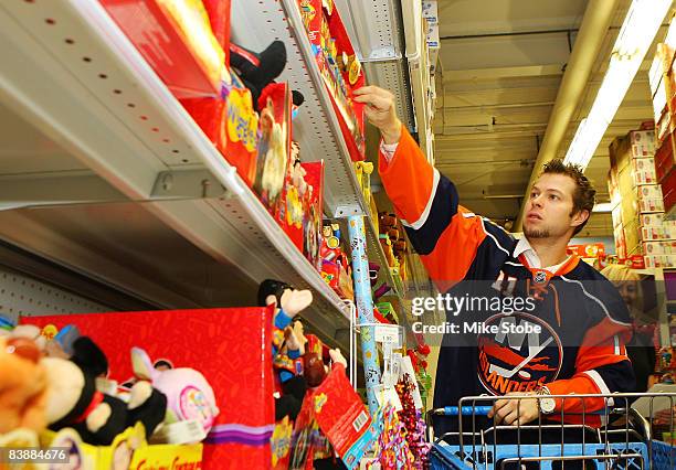 Andy Hilbert of the New York Islanders goes shopping for children in the hospital during the holiday season on December 2, 2008 at Toys"R"Us in Carle...