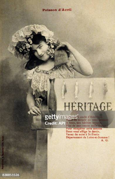 Carte postale illustrée par la photographie d'une jeune femme qui tient des sacs emplis d'argent pour un faux héritage du 1er avril, en France.