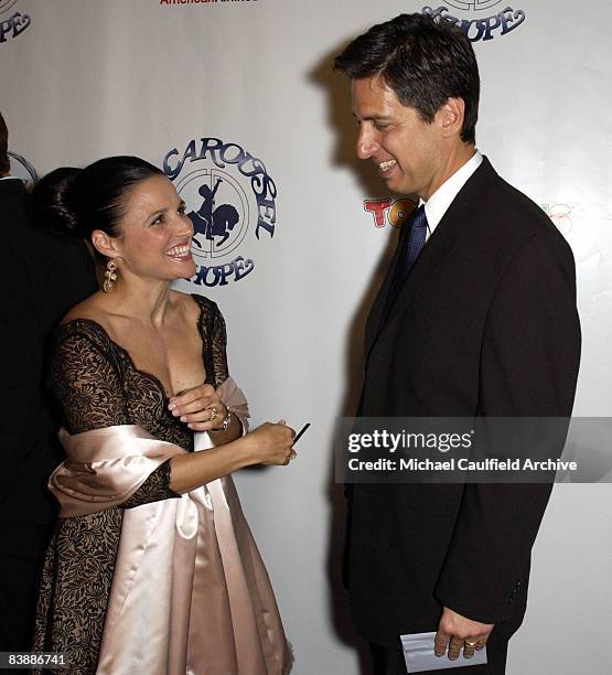 Julia Louis-Dreyfus and Ray Romano