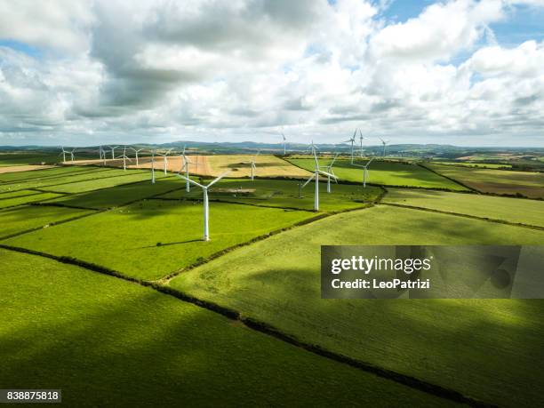 wind turbine fields in uk - wind power uk stock pictures, royalty-free photos & images