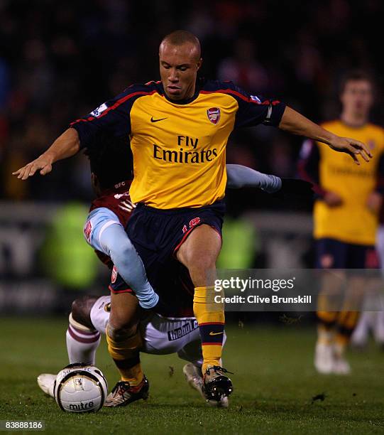 Ade Akinbiyi of Burnley in action with Mikael Silvestre of Arsenal during the Carling Cup quarter final match between Burnley and Arsenal at Turf...