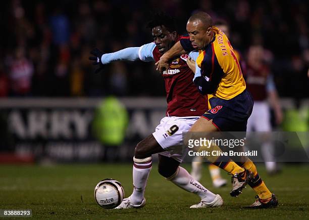 Ade Akinbiyi of Burnley in action with Mikael Silvestre of Arsenal during the Carling Cup quarter final match between Burnley and Arsenal at Turf...