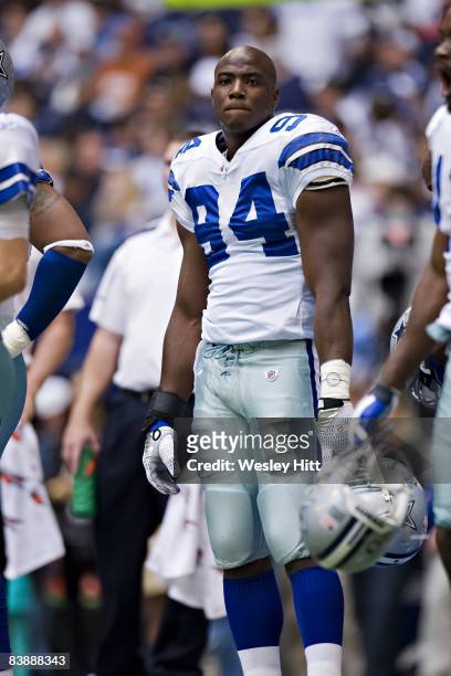 DeMarcus Ware of the Dallas Cowboys during warm ups before a game against the Seattle Seahawks at Texas Stadium on November 27, 2008 in Irving,...