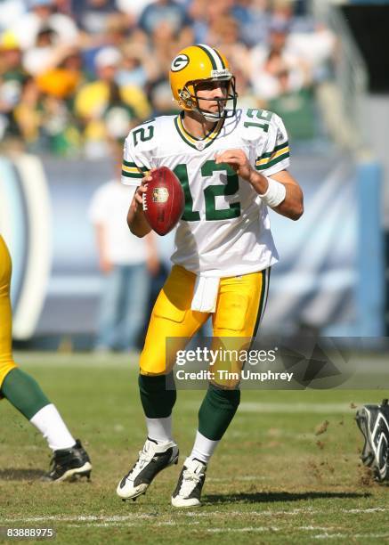 Quarterback Aaron Rodgers of the Green Bay Packers drops back to pass in a game against the Tennesse Titans at LP Field on November 2, 2008 in...