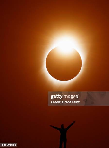 view of solar eclipse in totality. - totale finsternis stock-fotos und bilder