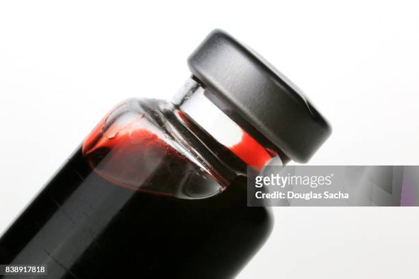 sample blood for medical testing - 人間の血液 ストックフォトと画像