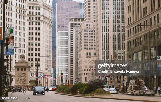 michigan avenue bridge, chicago, il, united states - magnificent mile stock pictures, royalty-free photos & images