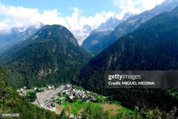 General view shows the Swiss village of Bondo after another landslide on August 25, 2017. - Eight hikers are still missing after a massive landslide...