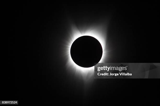 2017 total solar eclipse in de verenigde staten van amerika - ringen stockfoto's en -beelden