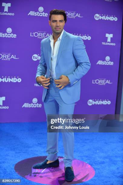 Jencarlos Canela arrives at Telemundo's 2017 'Premios Tu Mundo' at American Airlines Arena on August 24, 2017 in Miami, Florida.