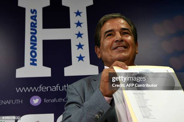 The coach of the Honduran national football team, Colombian Jorge Luis Pinto, offers a press conference in Tegucigalpa on August 25, 2017 to announce...