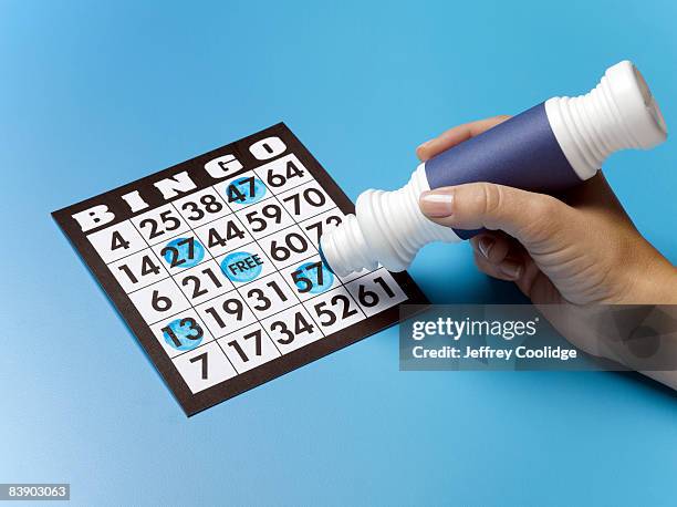 woman's hand marking bingo card - bingo card stock-fotos und bilder