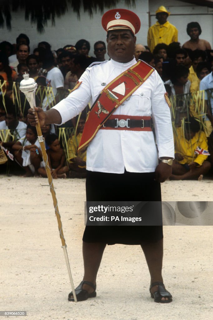 Royalty - Queen Tour of Australia and South Pacific - Kiribati