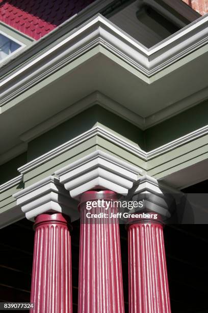 Column at Knox-Kruetzer House.