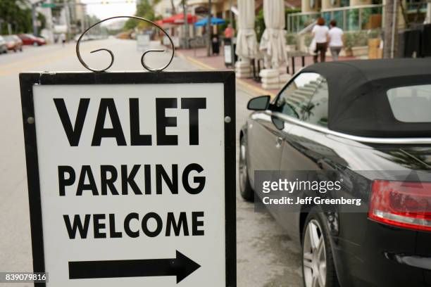Valet parking sign on Ocean Drive.