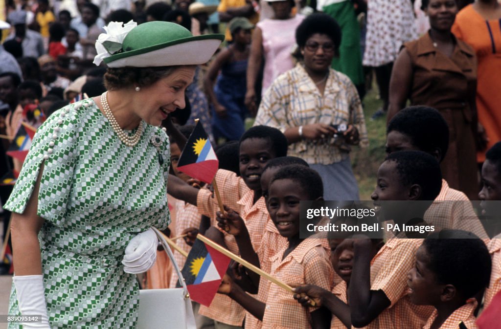 Royalty - Queen Elizabeth II Silver Jubilee - Antigua