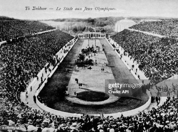 Vue du stade panathénaïque d'Athènes pendant les Jeux Olympiques de 1896, en Grèce.